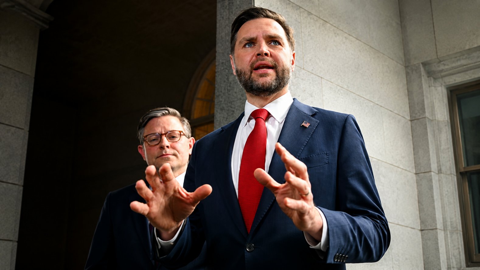 Vance: administracja „całkowicie zawaliła” publikację akt Epsteina